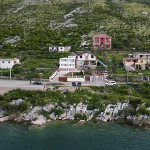  Konukevi Lakefront House Arnavutluk