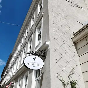 Hotel-pension Fuenfhaus Guest house